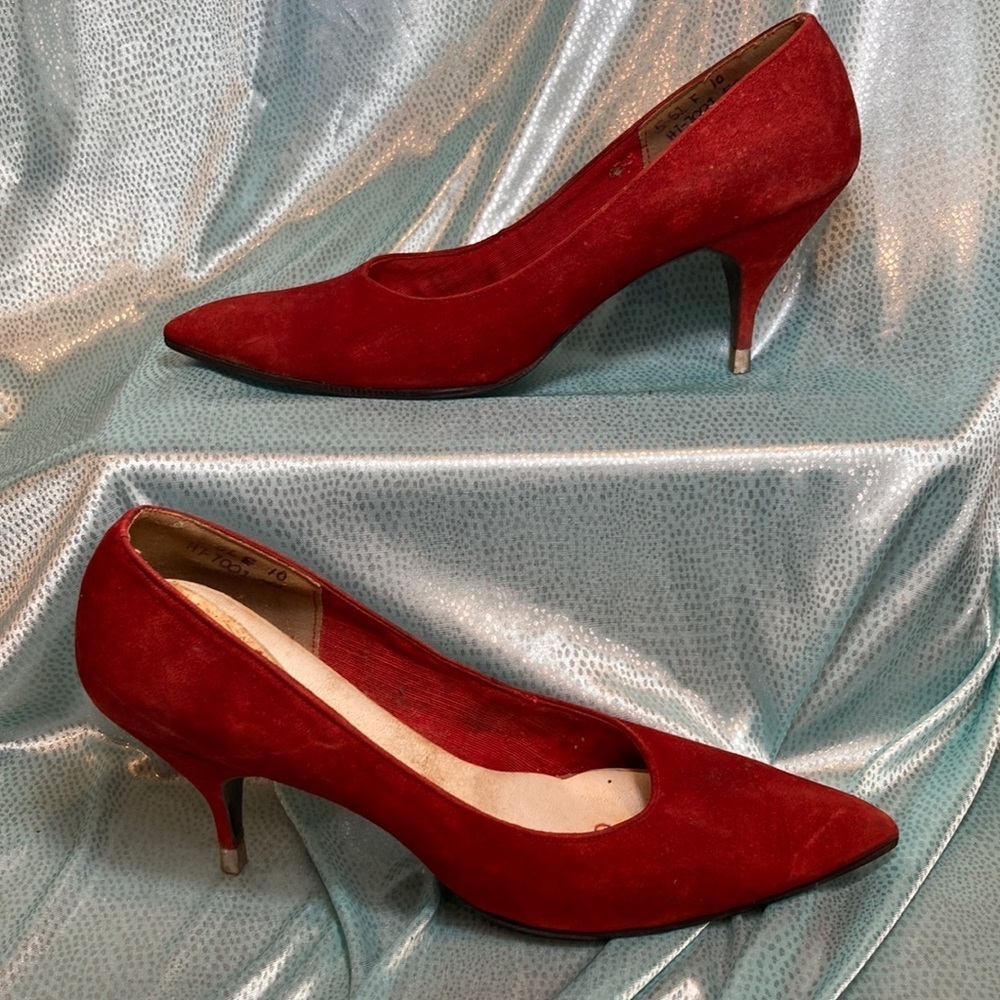 VINTAGE 50’s red suede pointypumps w/metal heel Leather bottoms 3 9.5” insole